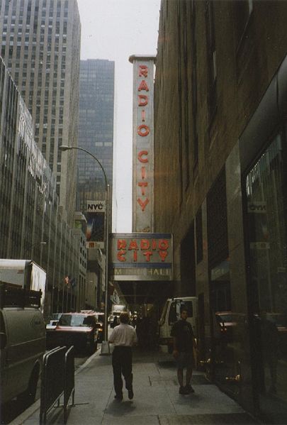 File:2002 08 radio city music hall miquel.jpg