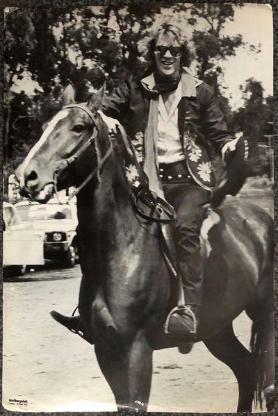 File:Walkerprint 1980 Stewart horse bw.jpg