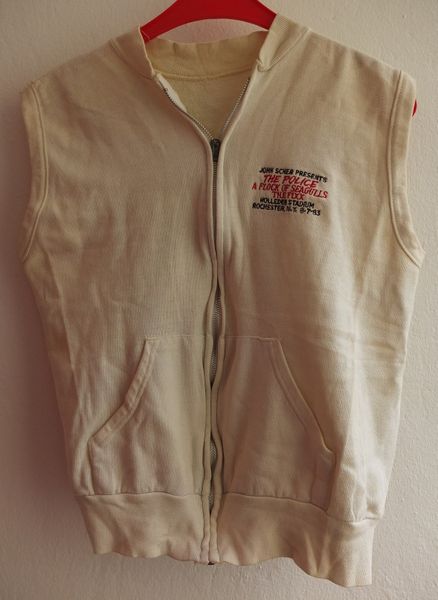 File:1983 08 07 sleeveless sweater Dietmar.jpg