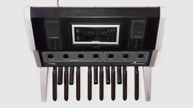 File:Moog Taurus Andy Summers.jpg