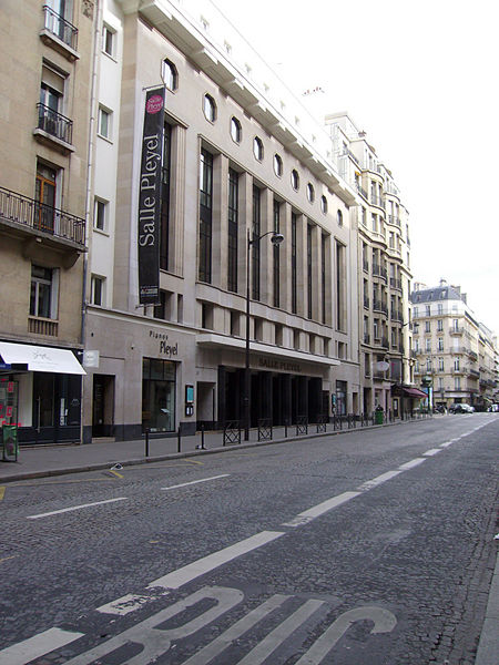 File:Salle Pleyel Raphael.jpg