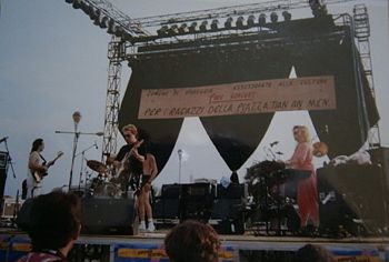 1989 07 20 soundcheck2 Nico Pavones friend.jpg