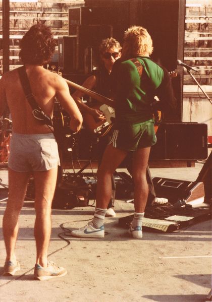File:1983 09 23 Nimes soundcheck 02 Zeb Cochran.jpg