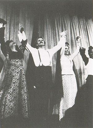 1989 12 13 Sting performance.jpg