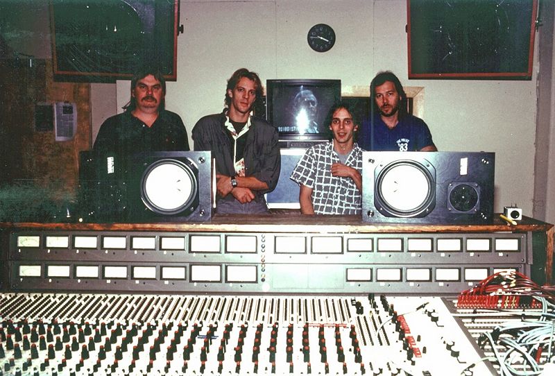 File:1985 09 Unique crew.jpg