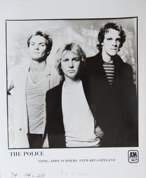 File:Ghost press folder US 02.jpg