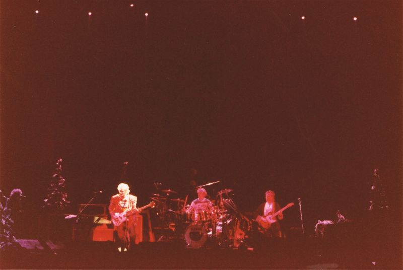 File:1983 12 24 concert 01 Zeb Cochran.jpg