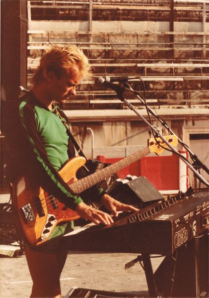 File:1983 09 23 Nimes soundcheck 01 Zeb Cochran.jpg