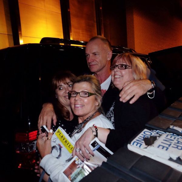 File:2014 06 12 Sting fans Patti Hinton.jpg