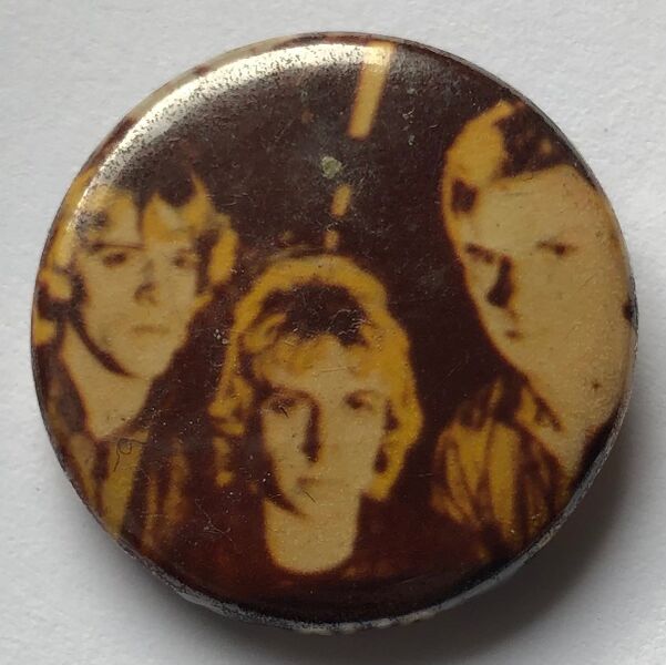 File:Outlandos band name on edge small button.jpg