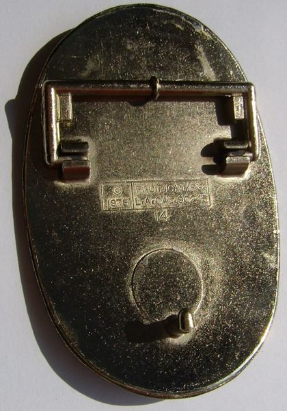 File:1978 THE POLICE belt buckle back.jpg