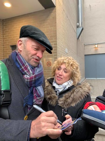 File:2019 03 13 photo outside Larisa Roiberg.jpg