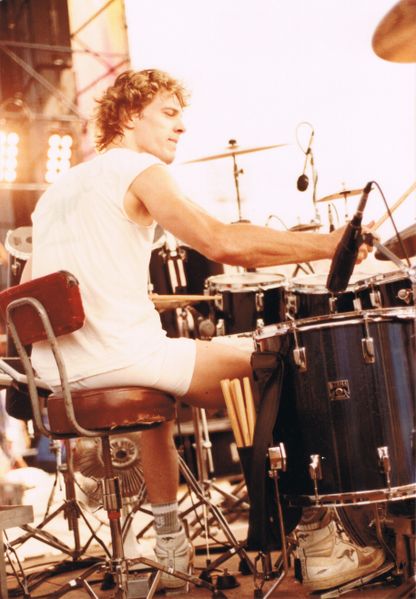 File:1983 08 20 Stewart drums Zeb Cochran.jpg