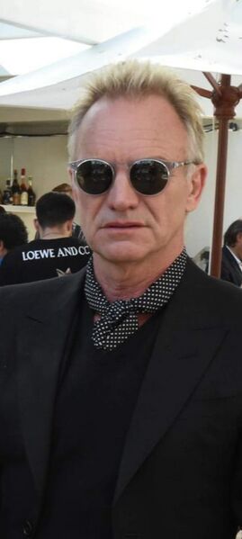 File:2018 05 18 Stewart FNAC Denis Ha.jpg